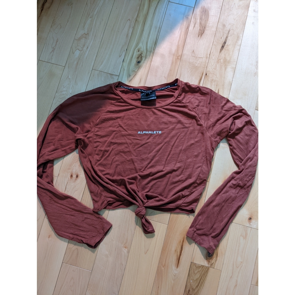 Alphalete aspire long sleeve crop, size L